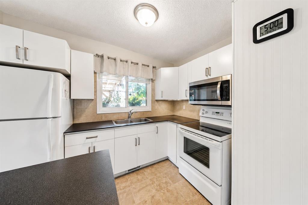 Picture of 5035 58 Street Close , Rocky Mountain House Real Estate Listing