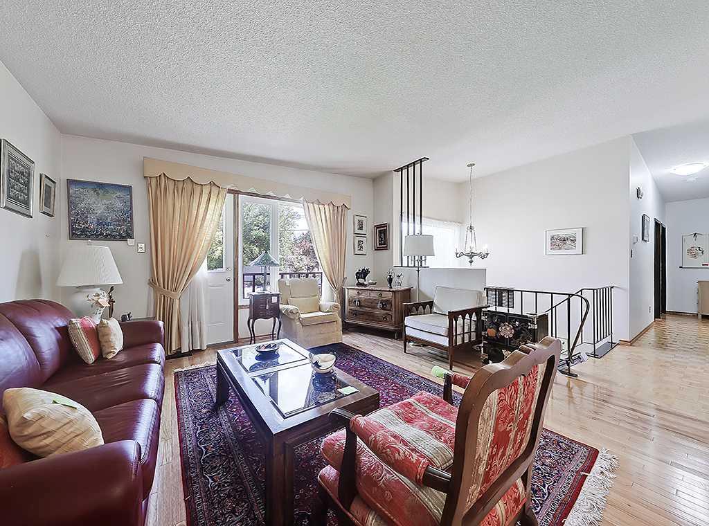 Picture of 3911 Vincent Drive NW, Calgary Real Estate Listing