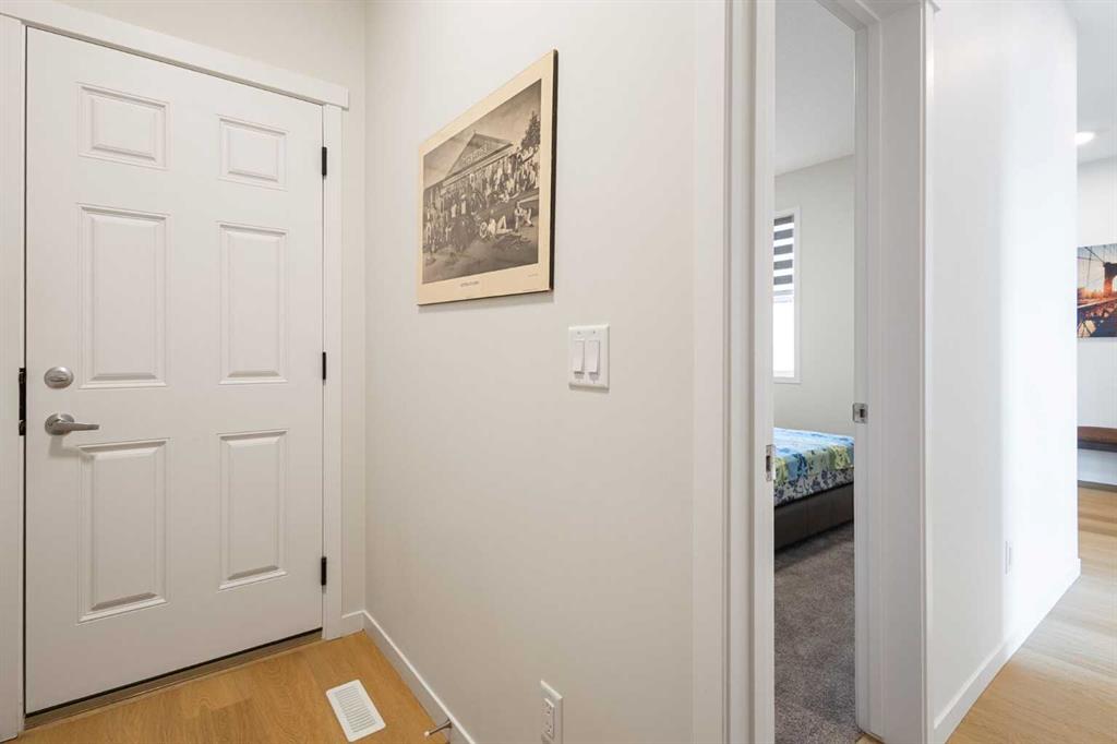 Picture of 332 Magnolia Crescent SE, Calgary Real Estate Listing