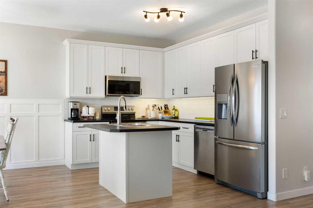 Picture of 590 Coopers Drive SW, Airdrie Real Estate Listing