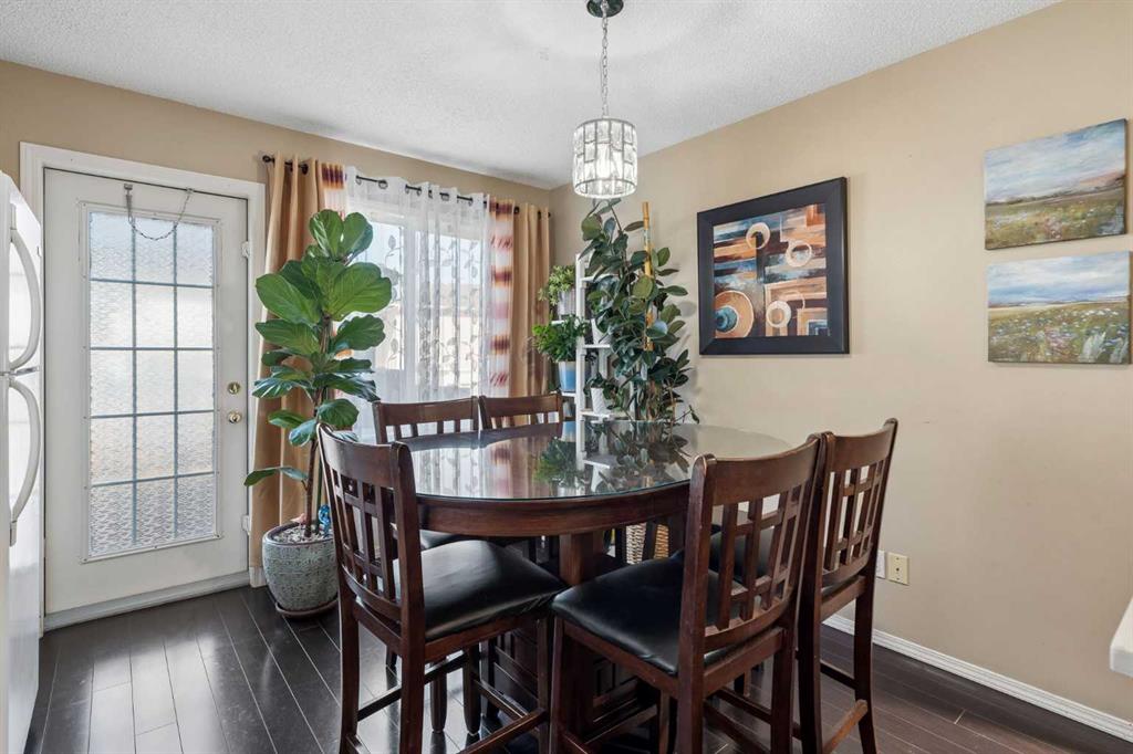 Picture of 100 Applemont Close SE, Calgary Real Estate Listing
