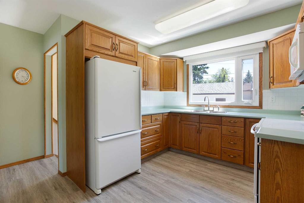 Picture of 723 Seattle Drive SW, Calgary Real Estate Listing