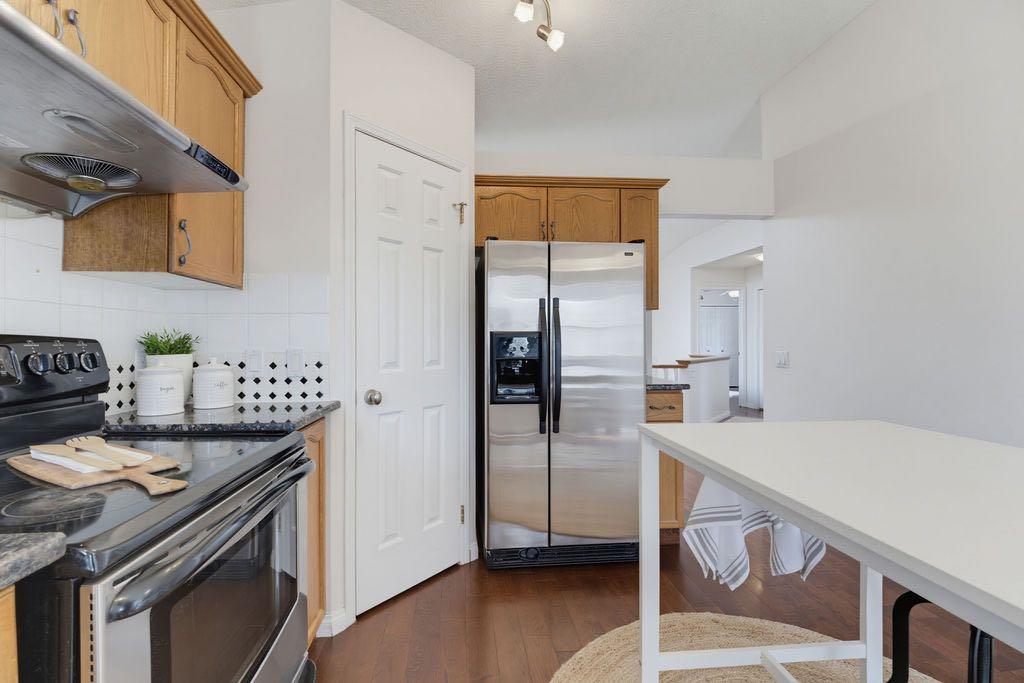 Picture of 359 Hidden Ranch Place NW, Calgary Real Estate Listing