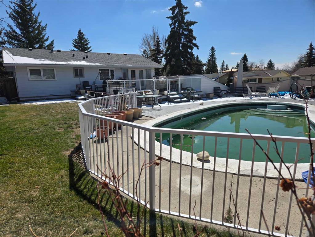 Picture of 6803 Dalmeny Gate NW, Calgary Real Estate Listing
