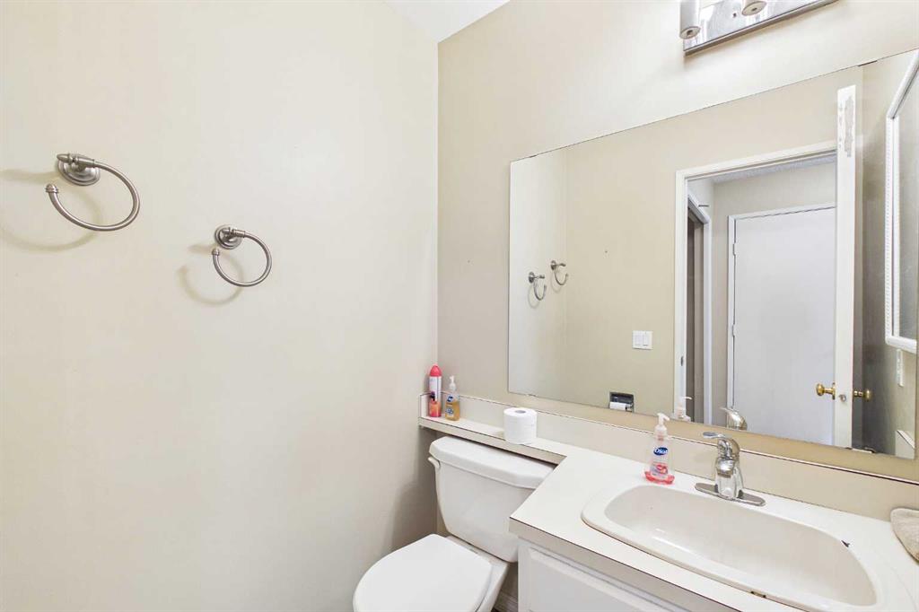 Picture of 3, 2300 Oakmoor Drive SW, Calgary Real Estate Listing