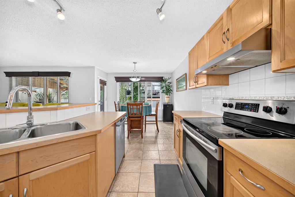 Picture of 53 Everhollow Park SW, Calgary Real Estate Listing