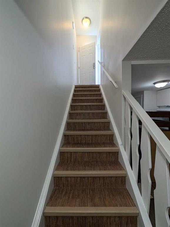 Picture of 1033 Elliot Road S, Lethbridge Real Estate Listing