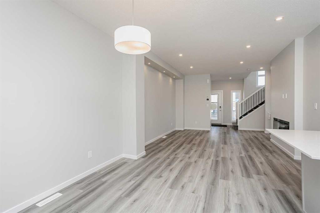 Picture of 235 Heartwood Grove SE, Calgary Real Estate Listing