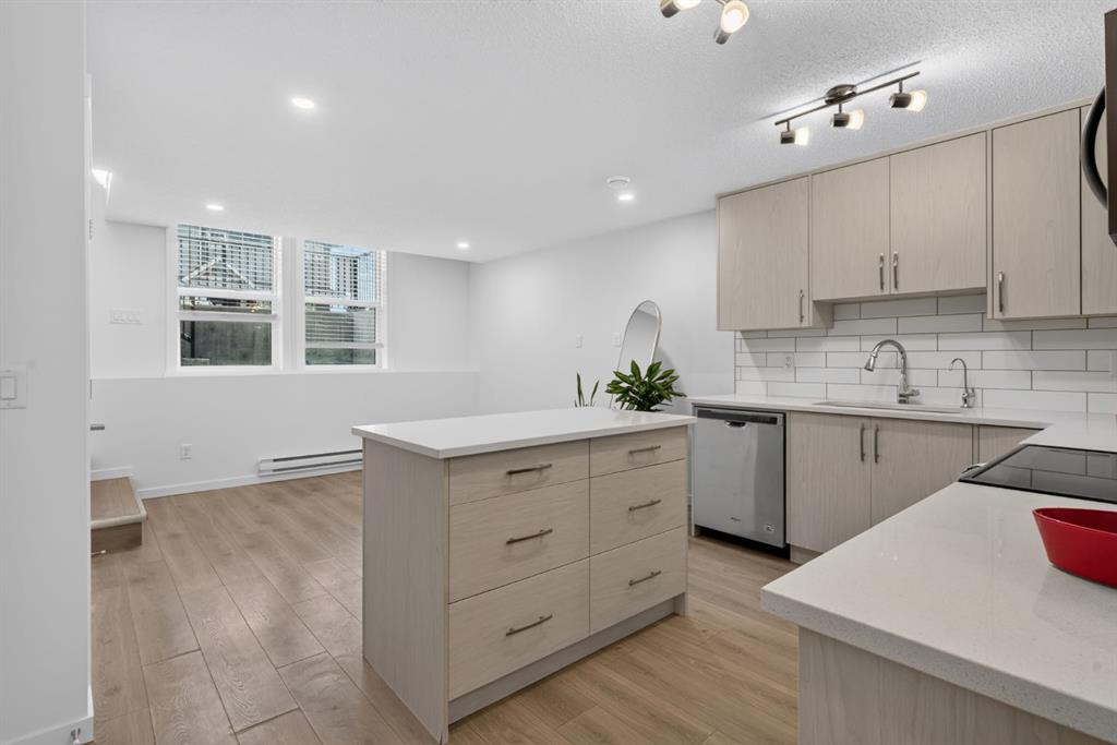 Picture of 461 Cranbrook Square SE, Calgary Real Estate Listing