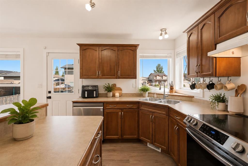 Picture of 5618 Panorama Drive , Blackfalds Real Estate Listing