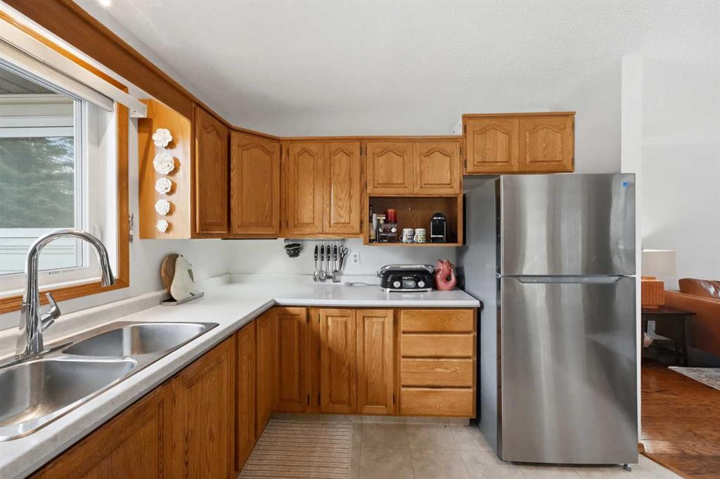 Picture of 403 Sunnyside 400 Place , Rural Ponoka County Real Estate Listing