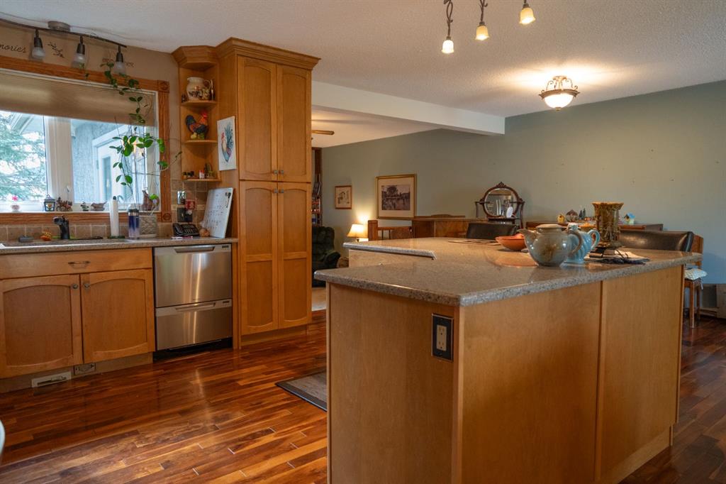 Picture of 4908 47 Street , Clive Real Estate Listing