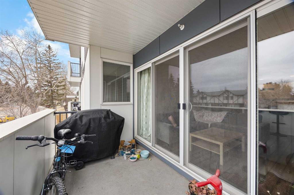 Picture of 208, 4818 Varsity Drive NW, Calgary Real Estate Listing
