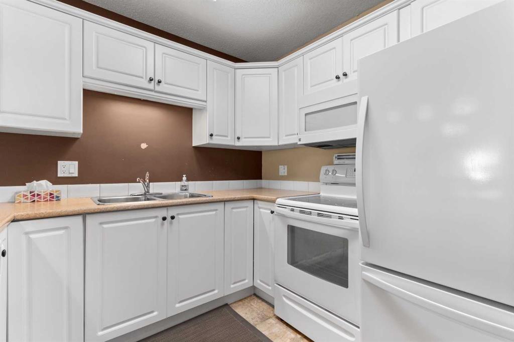 Picture of 38, 2821 Botterill Crescent , Red Deer Real Estate Listing
