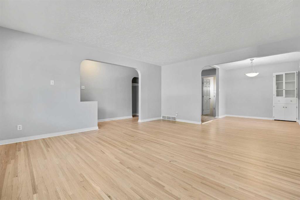 Picture of 15 Hunter Street NW, Calgary Real Estate Listing