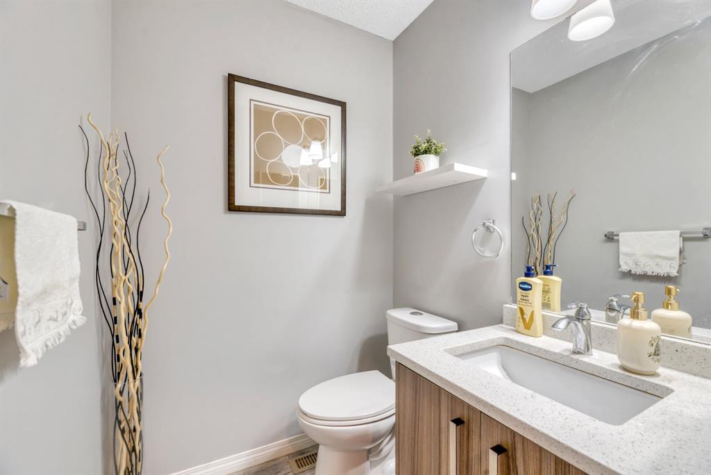 Picture of 7 San Diego Manor NE, Calgary Real Estate Listing