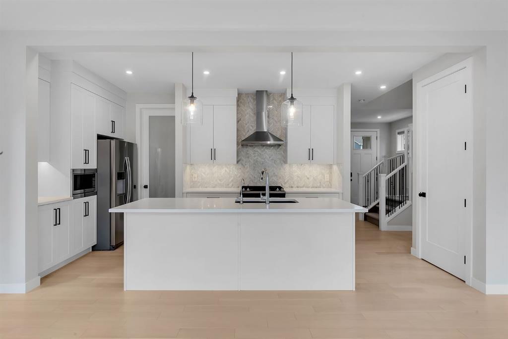 Picture of 45 Carringsby Landing NW, Calgary Real Estate Listing