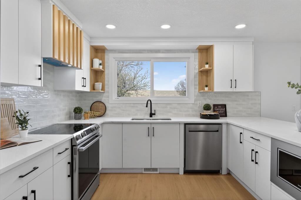 Picture of 40 Bernard Way NW, Calgary Real Estate Listing