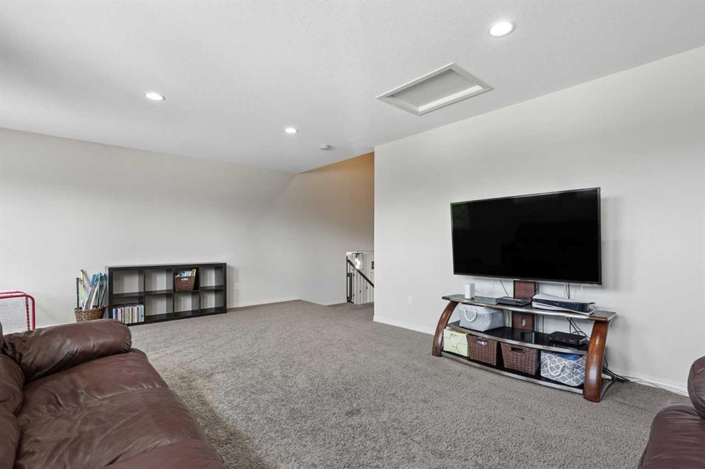 Picture of 19 Riverland Close W, Lethbridge Real Estate Listing