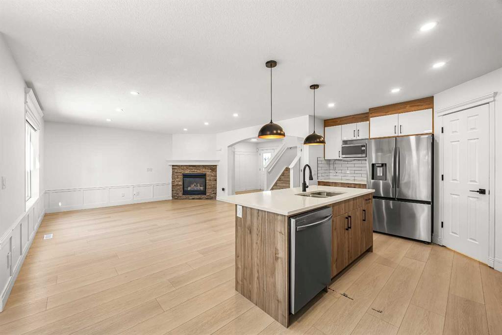 Picture of 193 Hidden Creek Road NW, Calgary Real Estate Listing