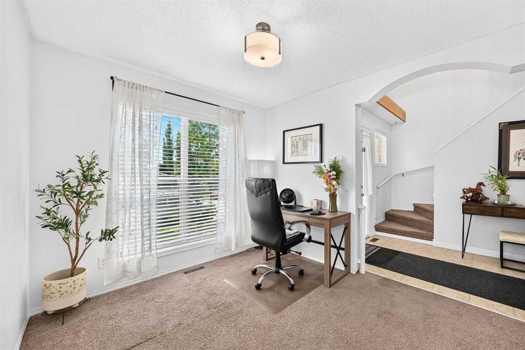 Picture of 286 Prestwick Circle SE, Calgary Real Estate Listing