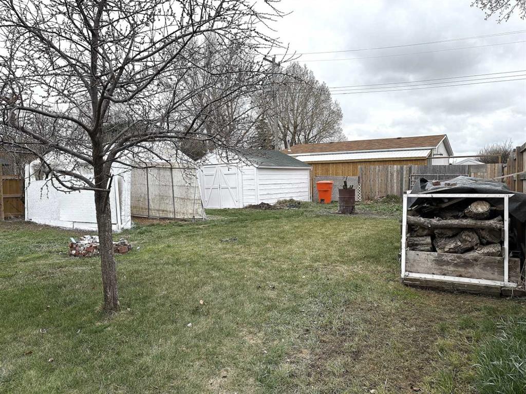 Picture of 220 Armstrong Street , Carmangay Real Estate Listing