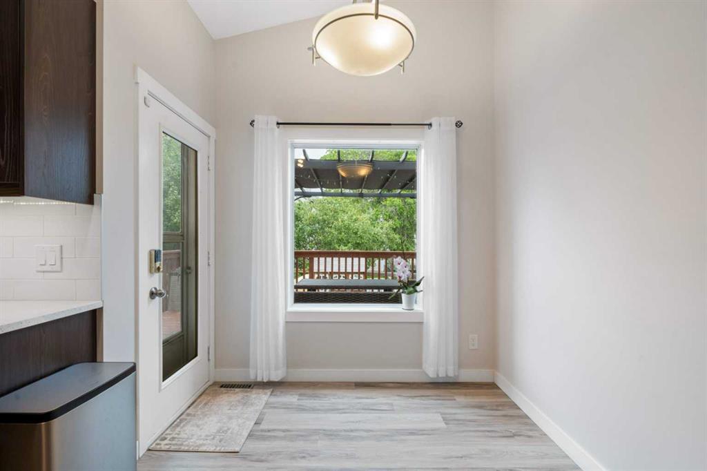 Picture of 358 Hawkstone Drive NW, Calgary Real Estate Listing