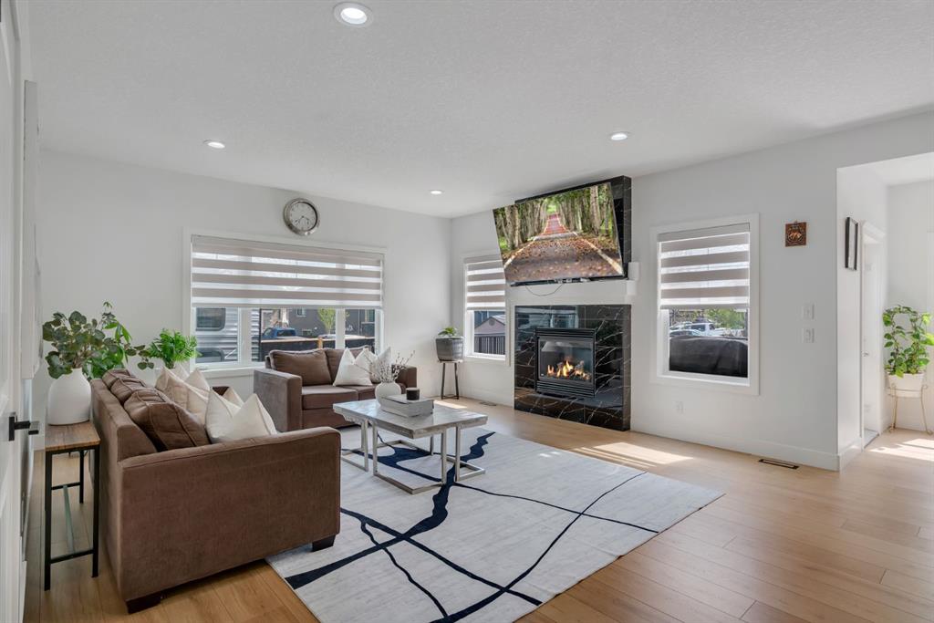 Picture of 71 Canals Close SW, Airdrie Real Estate Listing