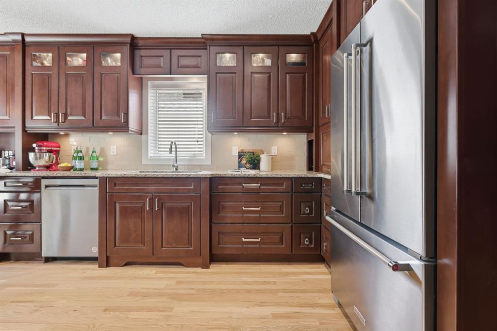 Picture of 135 Douglas Woods Hill SE, Calgary Real Estate Listing