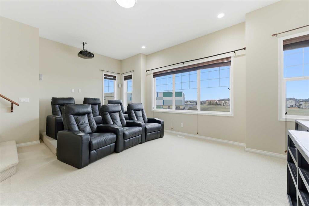 Picture of 29 Royal Birkdale Drive NW, Calgary Real Estate Listing
