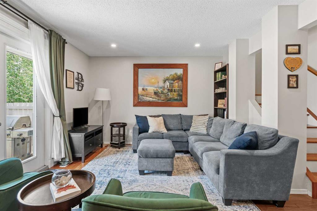 Picture of 96 Georgian Villas NE, Calgary Real Estate Listing