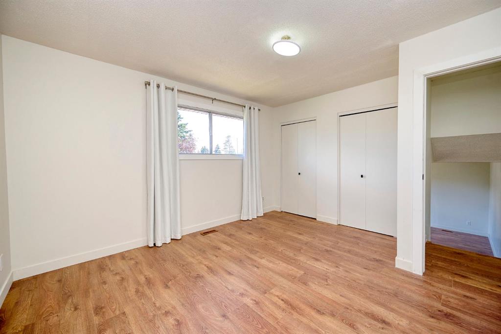 Picture of 1176 Penrith Crescent SE, Calgary Real Estate Listing