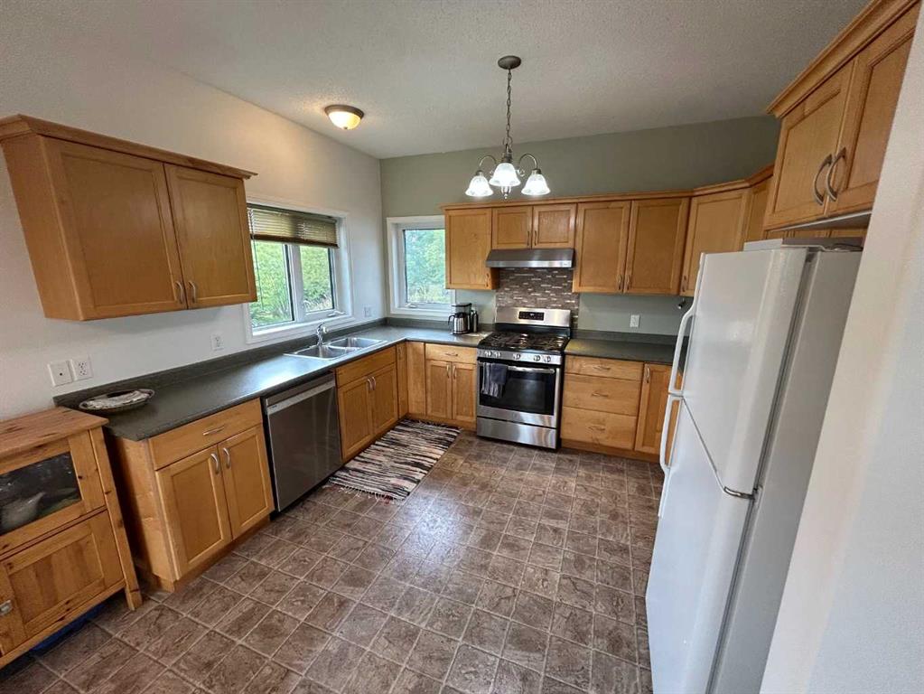 Picture of 49 Grandview Crescent , Rural Vermilion River, County of Real Estate Listing