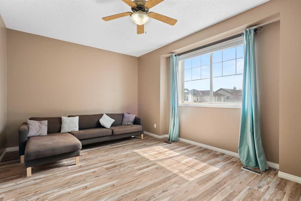 Picture of 459 Citadel Meadow Bay NW, Calgary Real Estate Listing