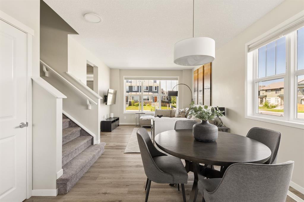 Picture of 40 Magnolia Parade SE, Calgary Real Estate Listing