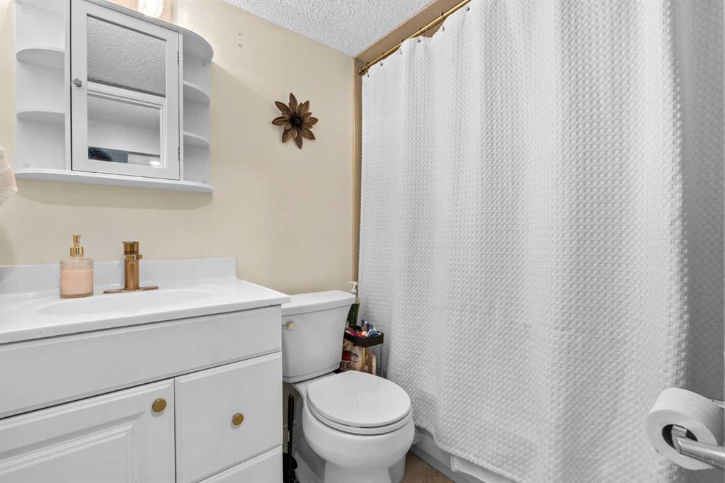 Picture of 2, 2407 17 Street SW, Calgary Real Estate Listing