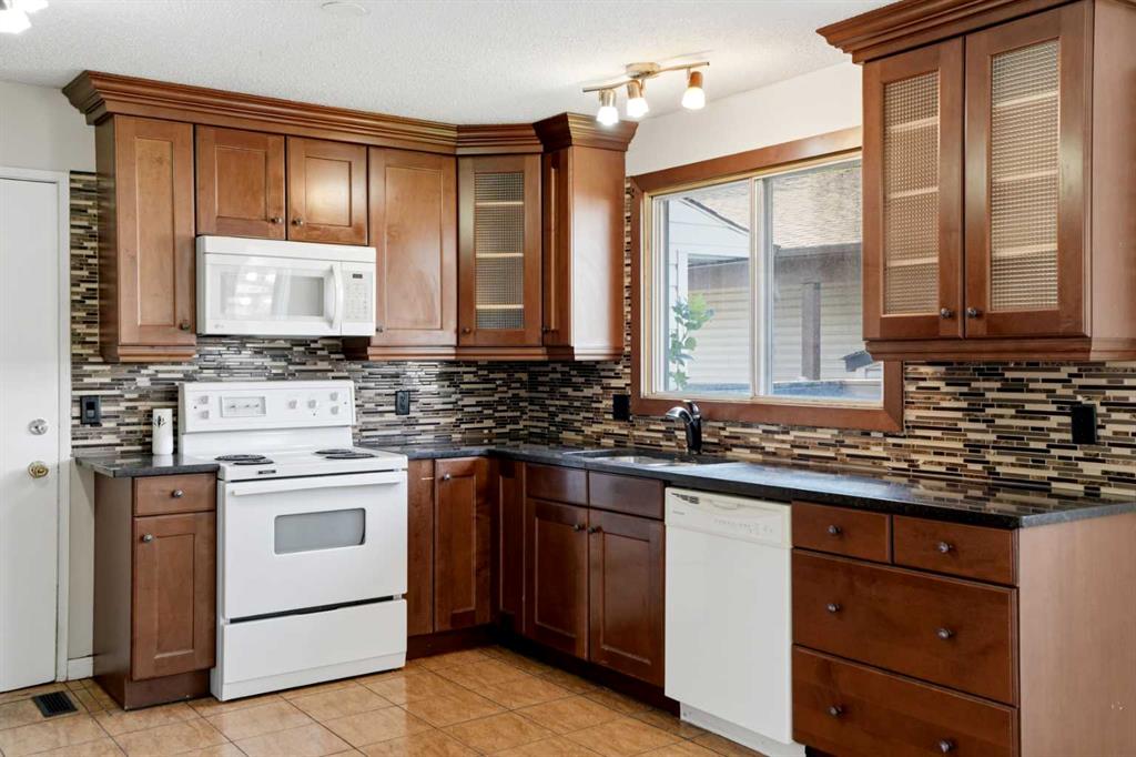 Picture of 172 Templemont Drive NE, Calgary Real Estate Listing