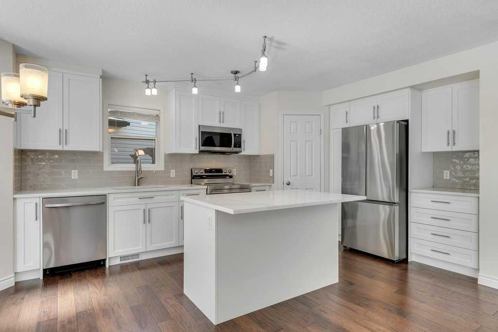 Picture of 96 Valley Brook Circle NW, Calgary Real Estate Listing