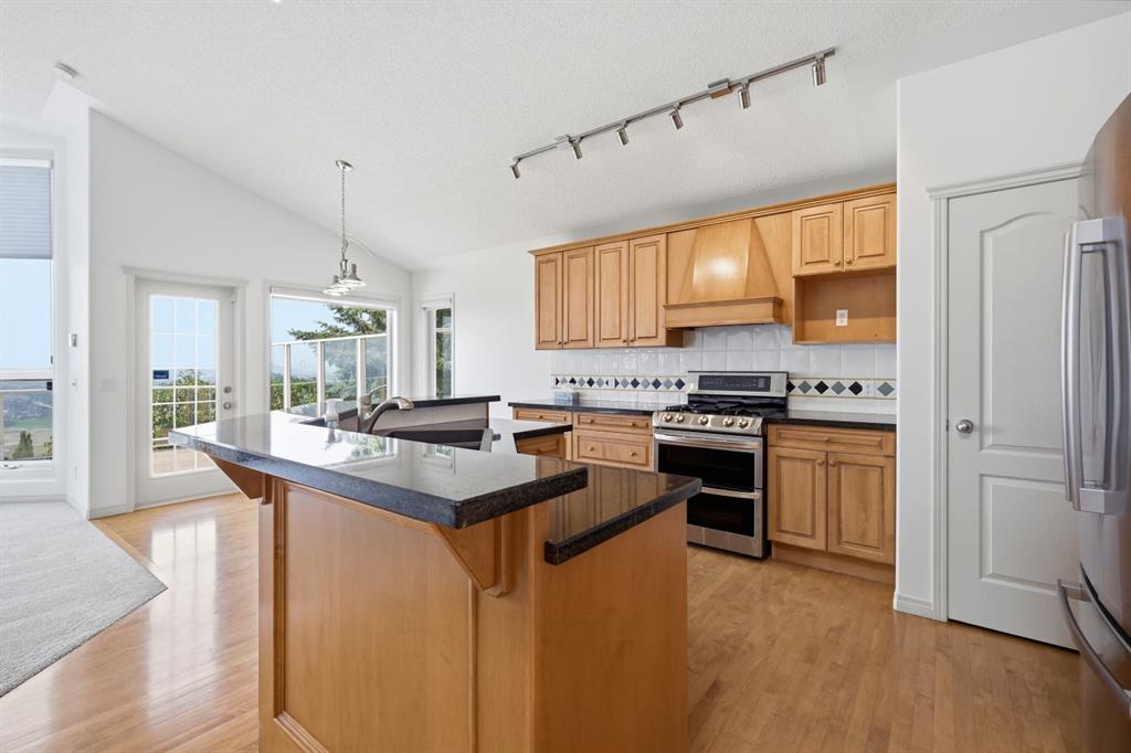 Picture of 1 Gleneagles View , Cochrane Real Estate Listing