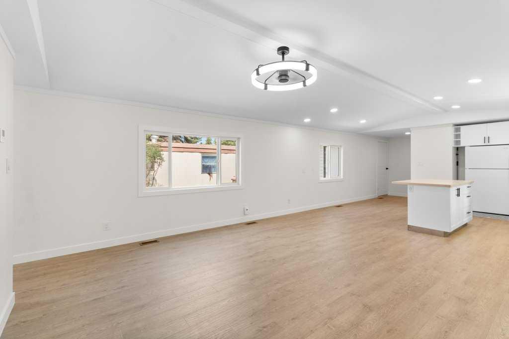 Picture of 15, 4516 48 Avenue , Sylvan Lake Real Estate Listing