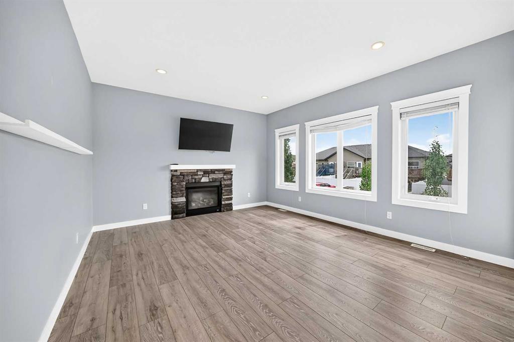 Picture of 38 Cambridge Close , Blackfalds Real Estate Listing