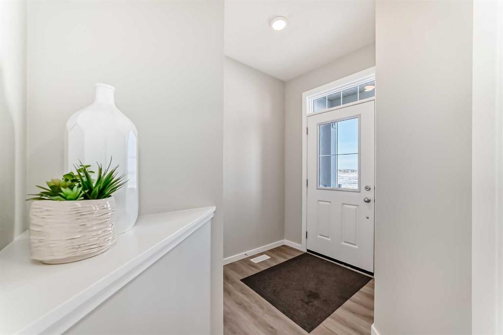 Picture of 136 Heirloom Street SE, Calgary Real Estate Listing