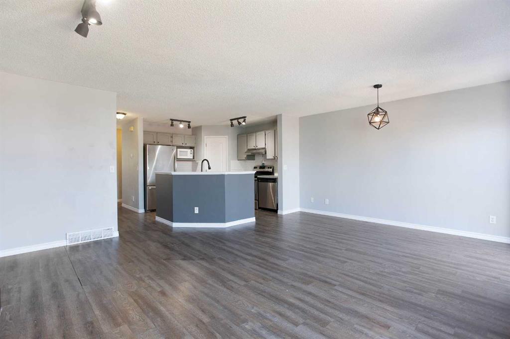 Picture of 7269 Laguna Way NE, Calgary Real Estate Listing