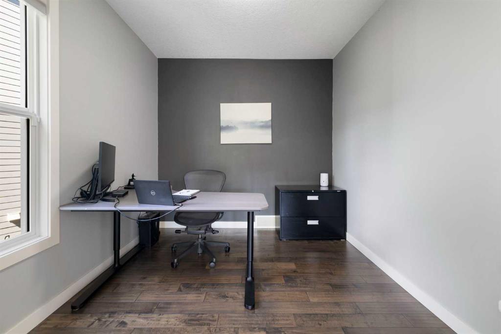 Picture of 94 Masters Mews SE, Calgary Real Estate Listing