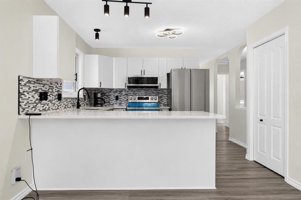 Picture of 250 Bridlewood Circle SW, Calgary Real Estate Listing