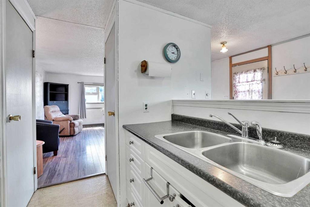 Picture of 903 Briar Crescent , Strathmore Real Estate Listing