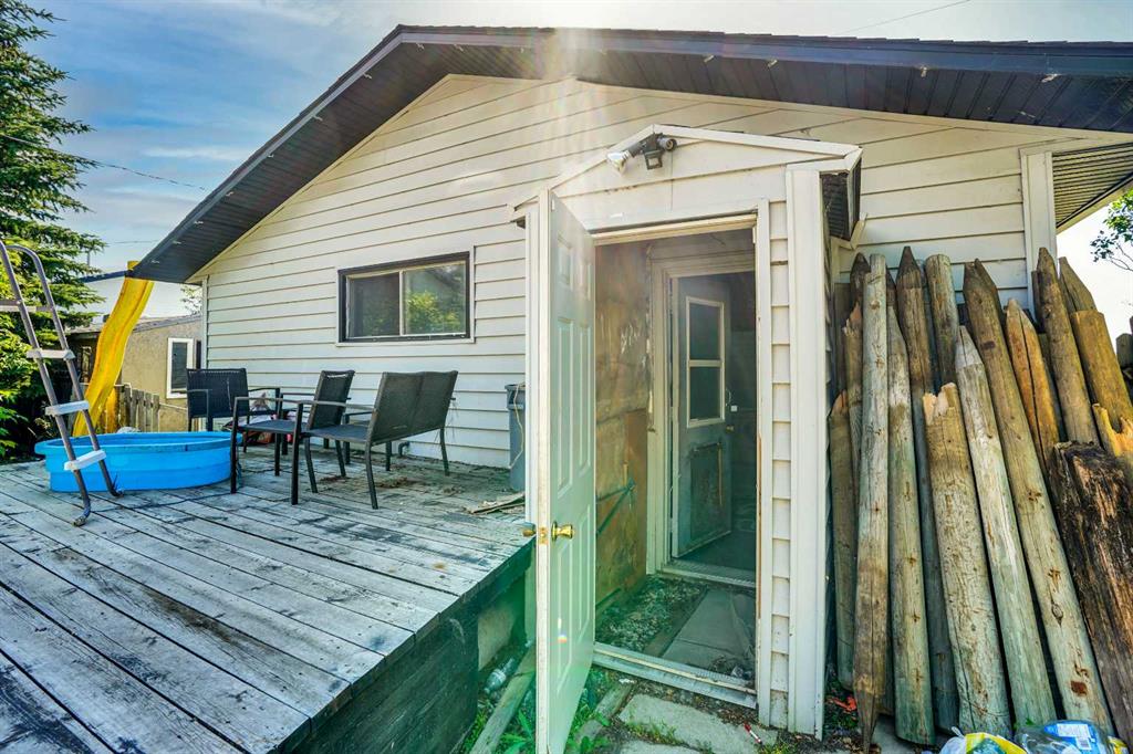 Picture of 437 Mckinnon Drive , Carseland Real Estate Listing