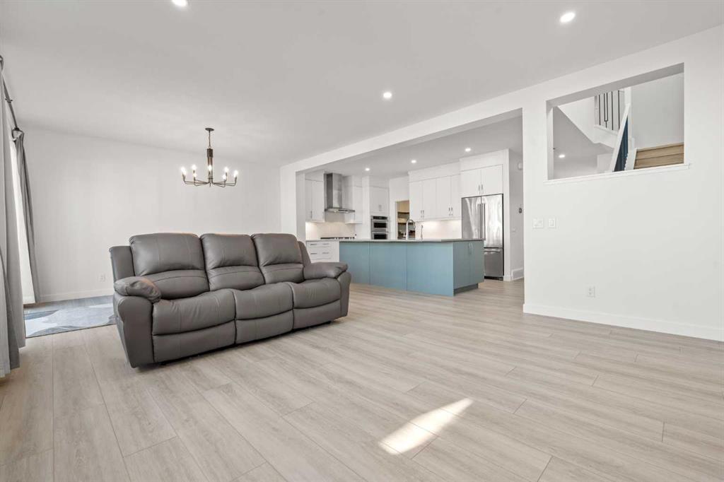 Picture of 195 Setonstone Landing SE, Calgary Real Estate Listing