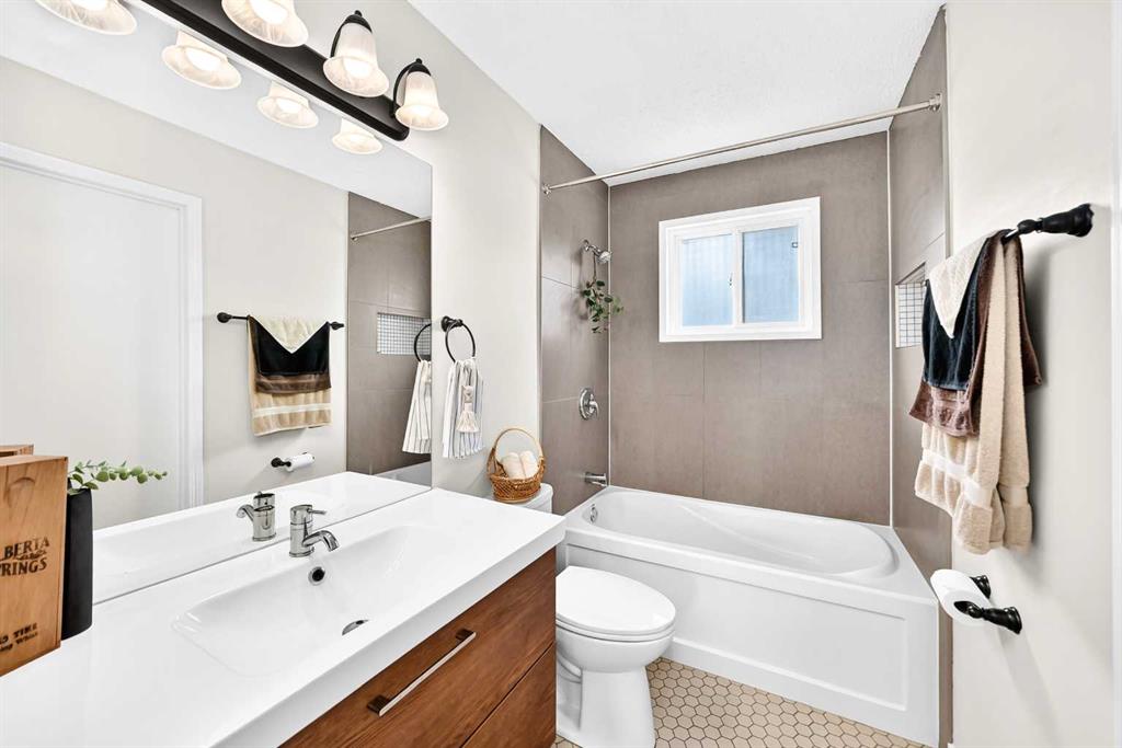 Picture of 42 Rundlelawn Close NE, Calgary Real Estate Listing