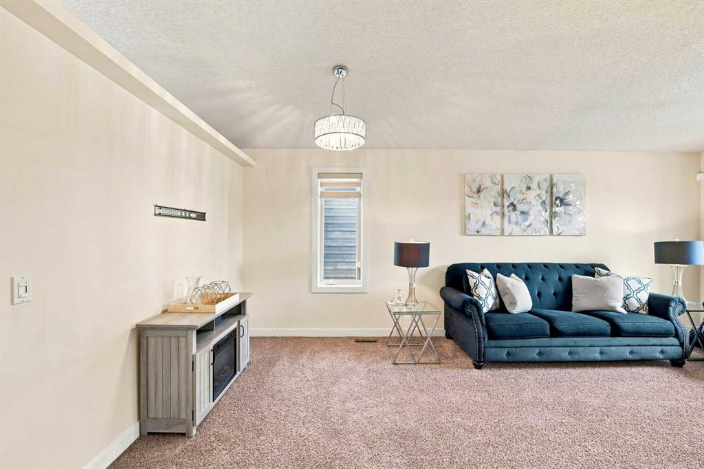 Picture of 225 Harvest Glen Place NE, Calgary Real Estate Listing